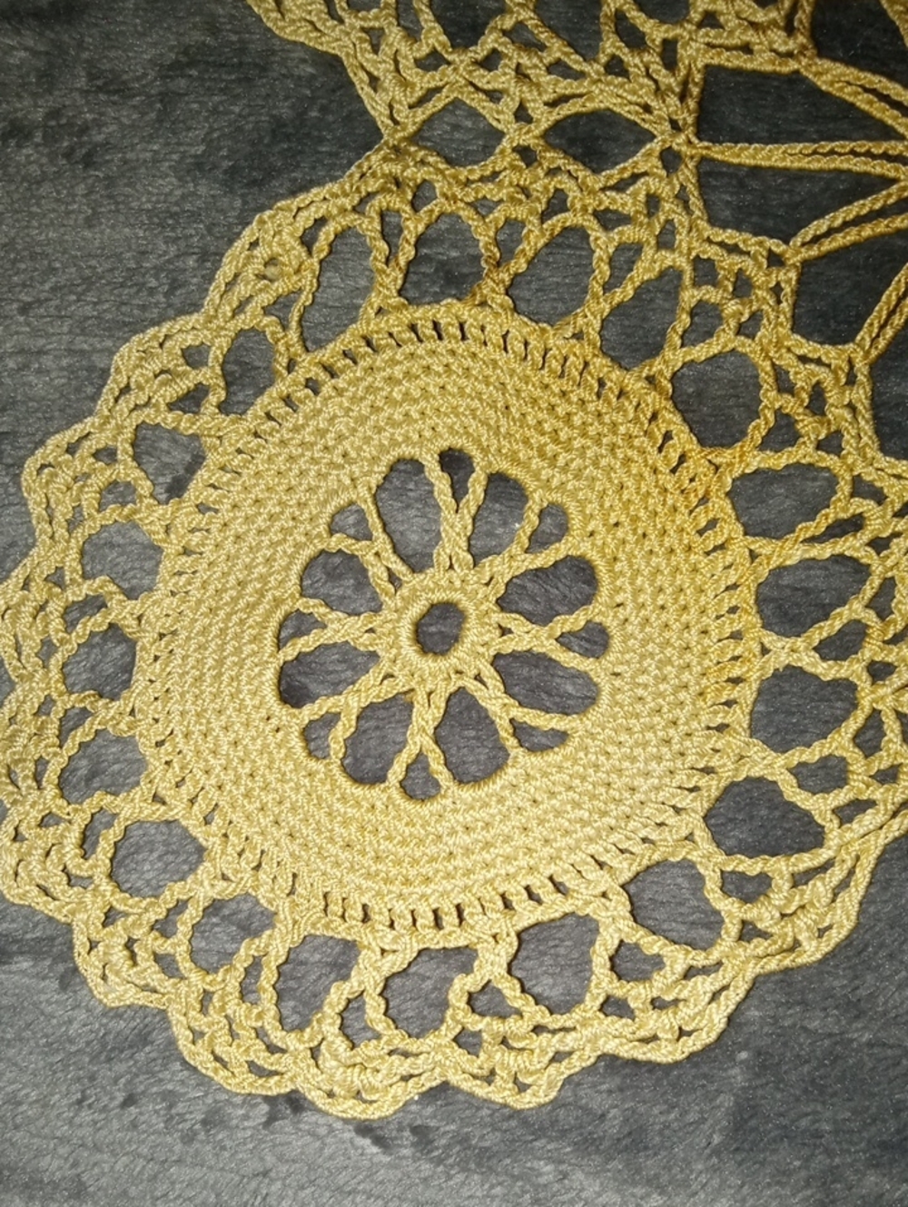 3 Vintage Handmade Doilies - Picture 3 of 8